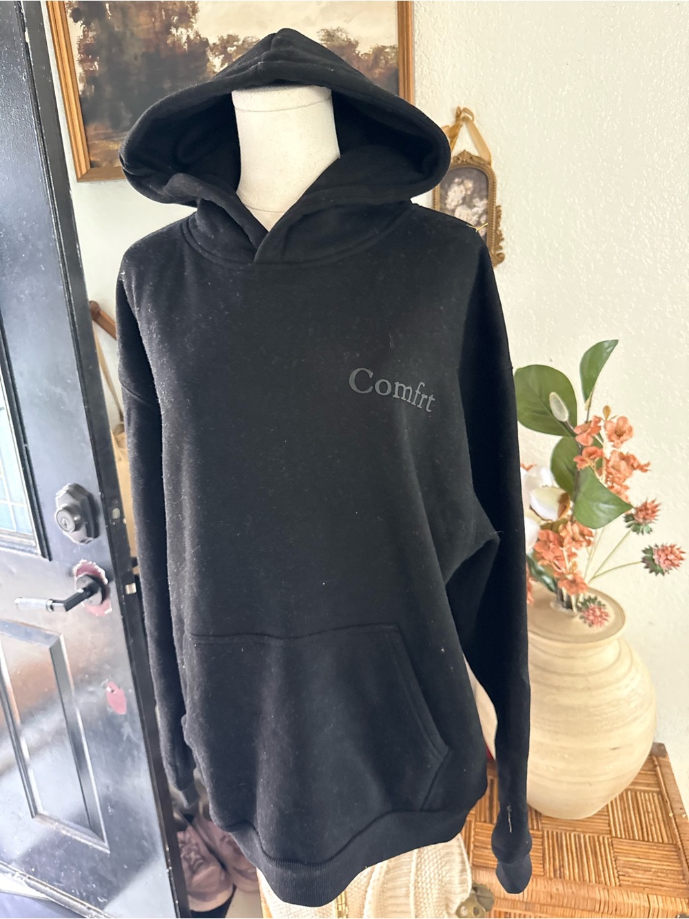 Comfrt Black Pullover Hoodie - M